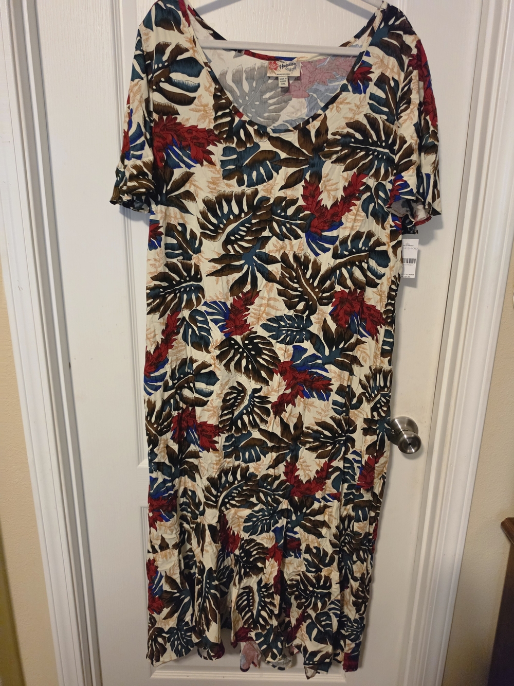 Hilo Hattie Tropical Leaf Short-Sleeve Maxi Dress - Cream, Blue & Red